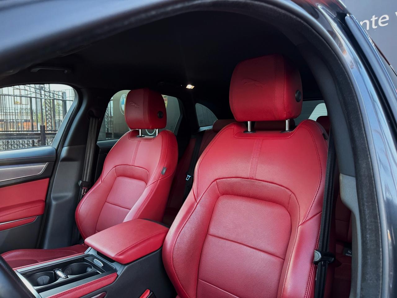 Jaguar F-Pace 2.0d i4 MHEV R-Dynamic SE 204CV