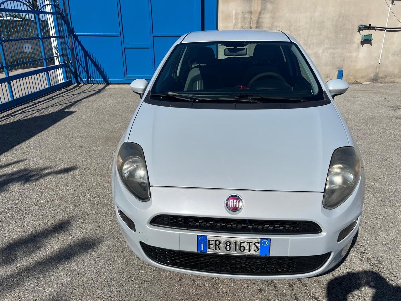 Fiat Grande Punto g.punto-5P-1.4 metano-8v-full-2013