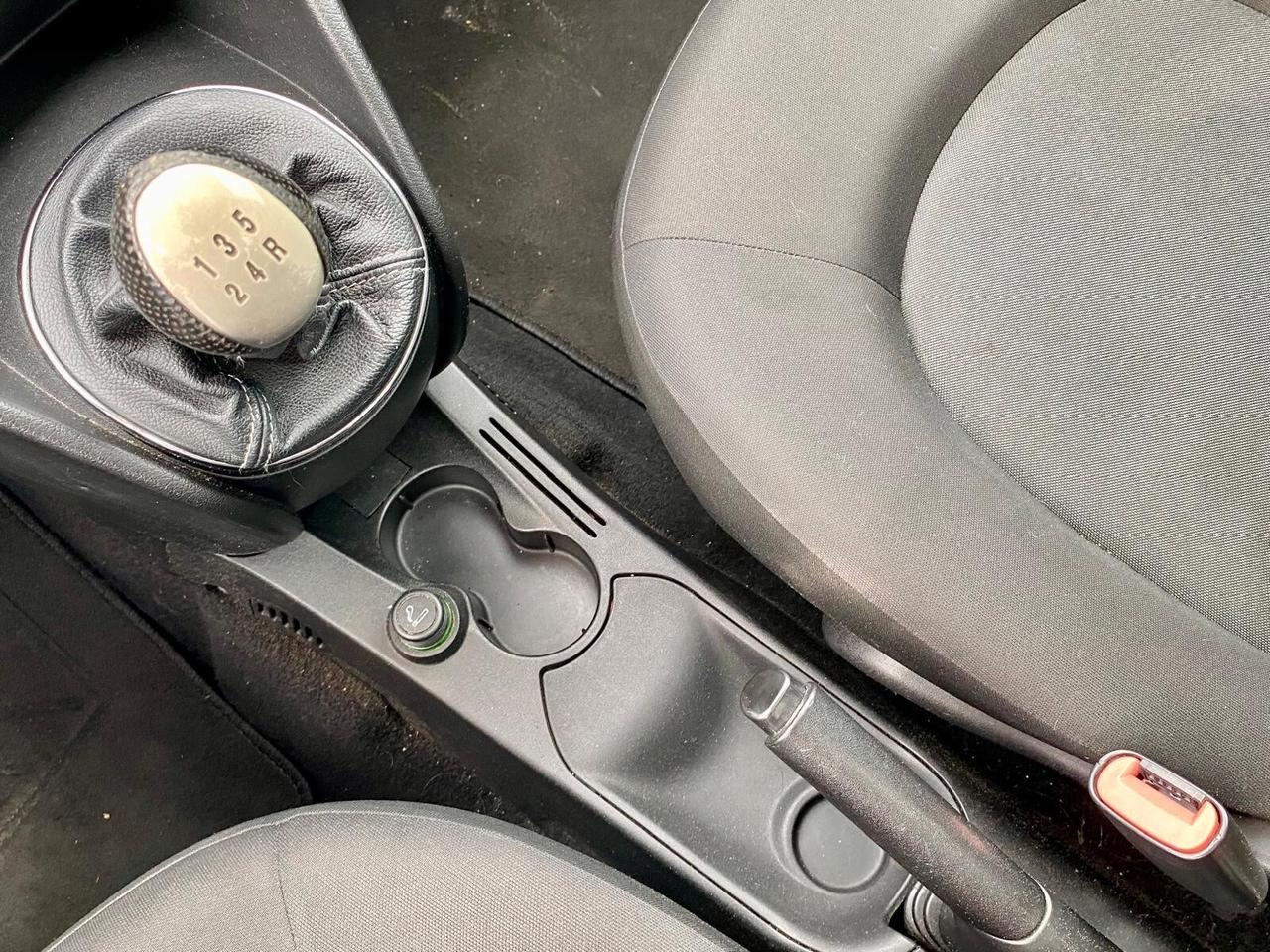 Lancia Ypsilon 1.3 MJT 75 cv. Unyca