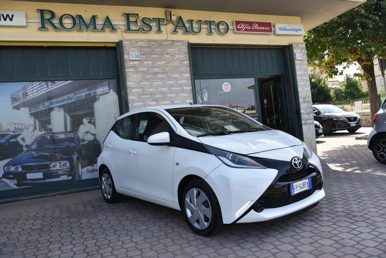 Toyota Aygo 1.0 x-play m-mt 51 Kw 69 cv