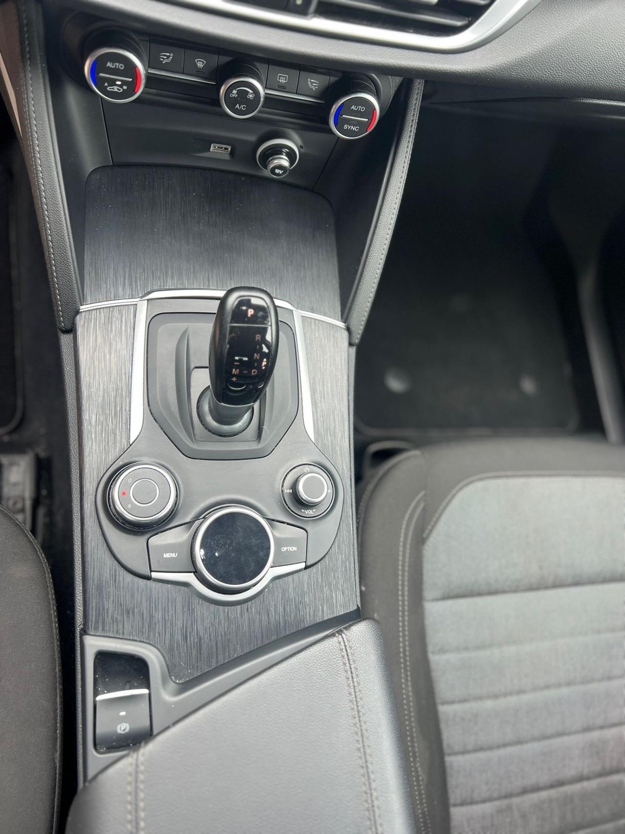 Alfa Romeo Stelvio 2.2 Turbodiesel 160 CV AT8 RWD Business