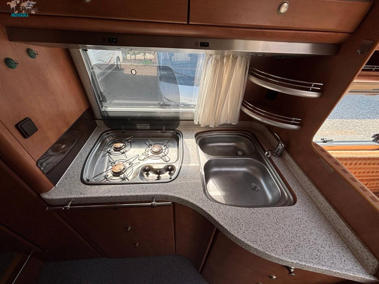 CARTHAGO CHIC I 47 - motorhome con letto matrimoniale in coda ed ampio garage