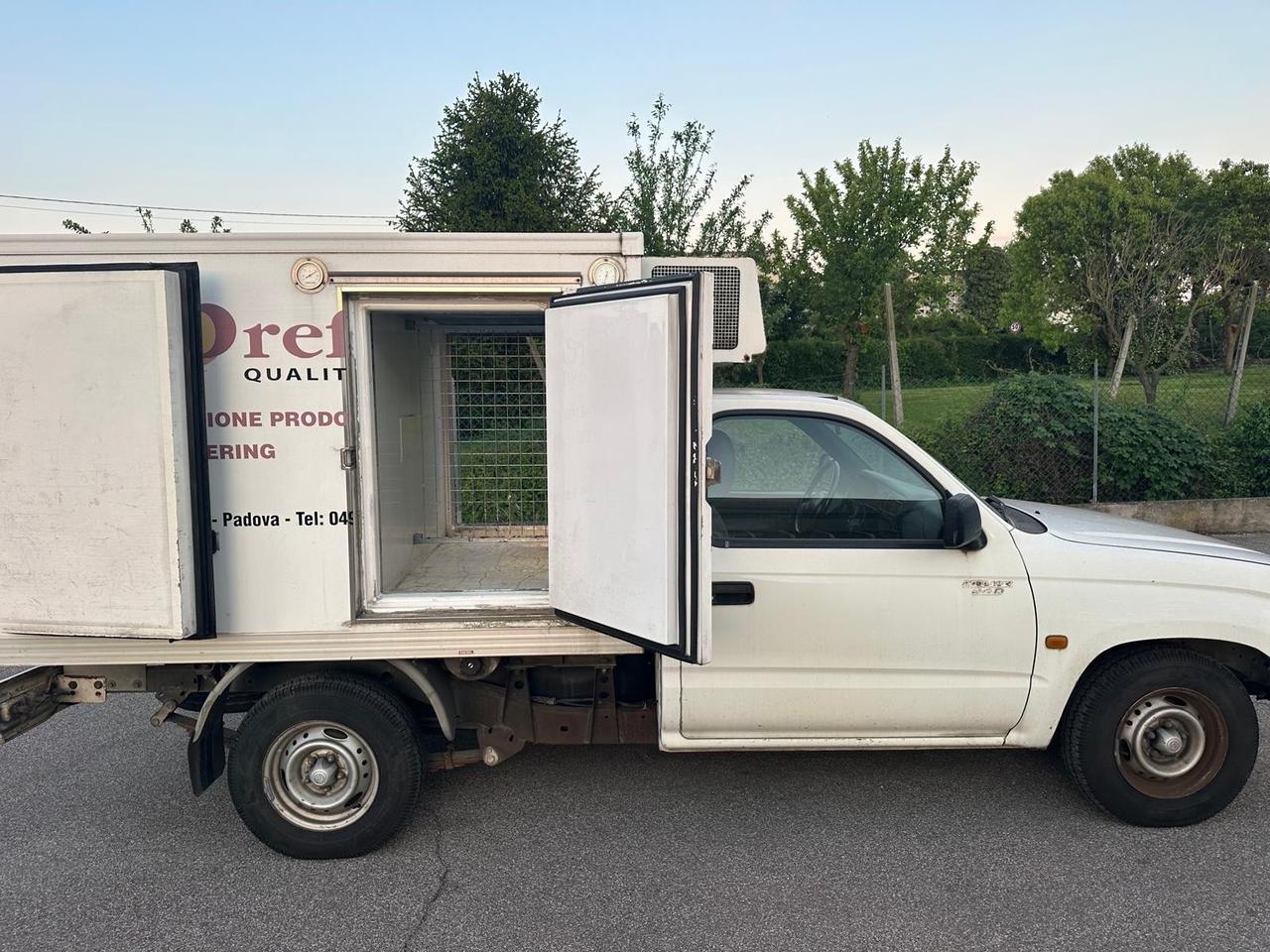 Toyota Hilux 2.5 D-4D 2WD 2p. Cabinato