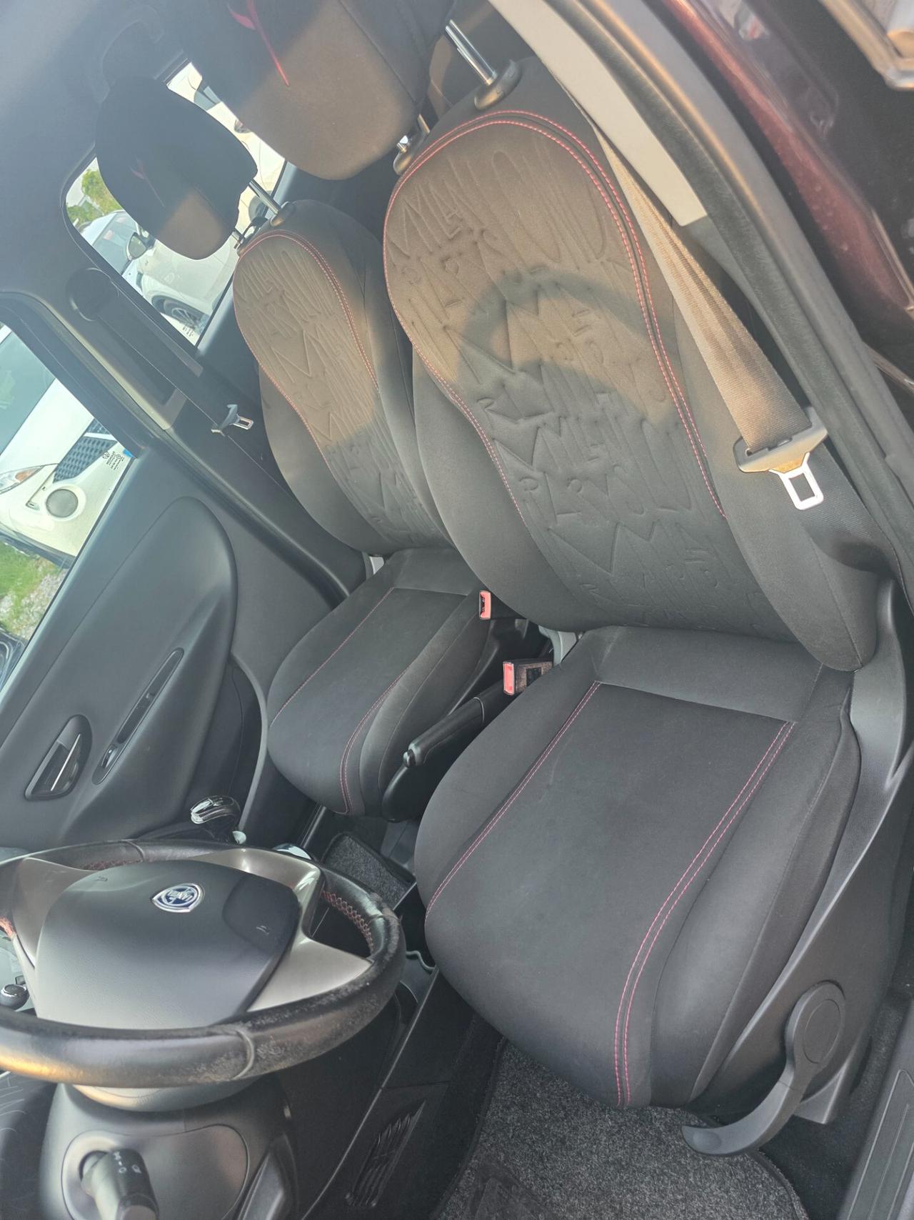 Lancia Ypsilon 1.2 69 CV 5 porte Platinum