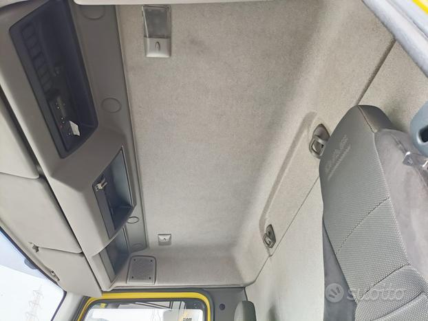 DAF LF 55 280 centina e sponda caricatrice