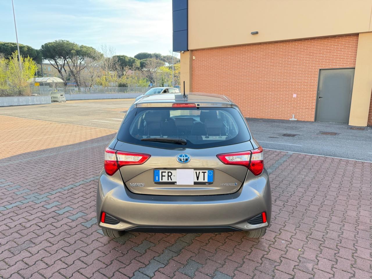 Toyota Yaris 1.5 Hybrid Business