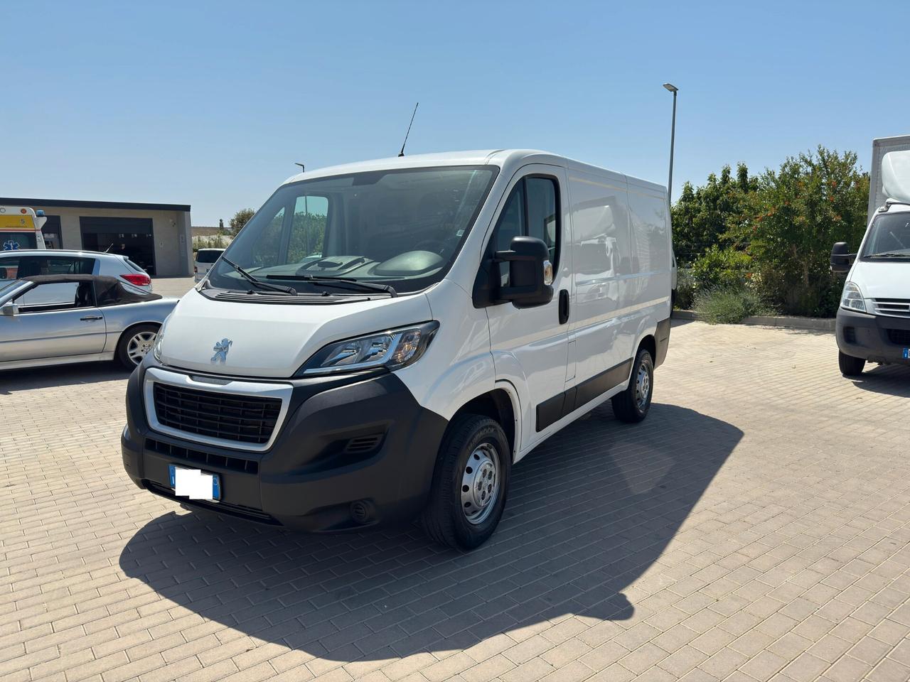 Peugeot Boxer 330 2.0 BLUEHDI 130 cv AUTOCARRO