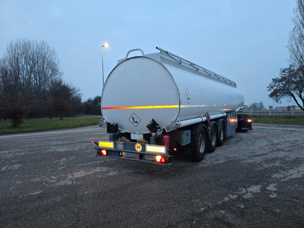 TRATTORE STRADALE RENAULT CON CISTERNA OMT