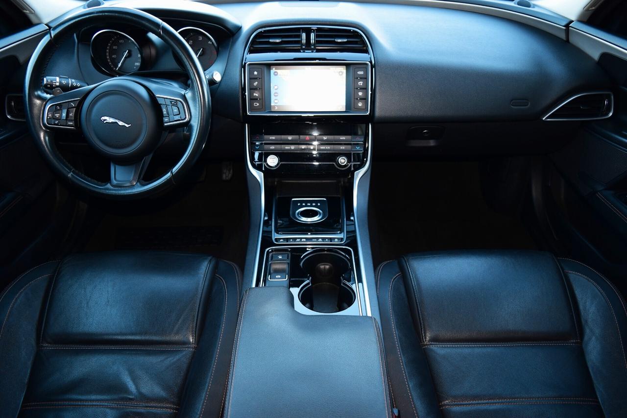 Jaguar XE 2.0 D 180 cv Automatica Prestige