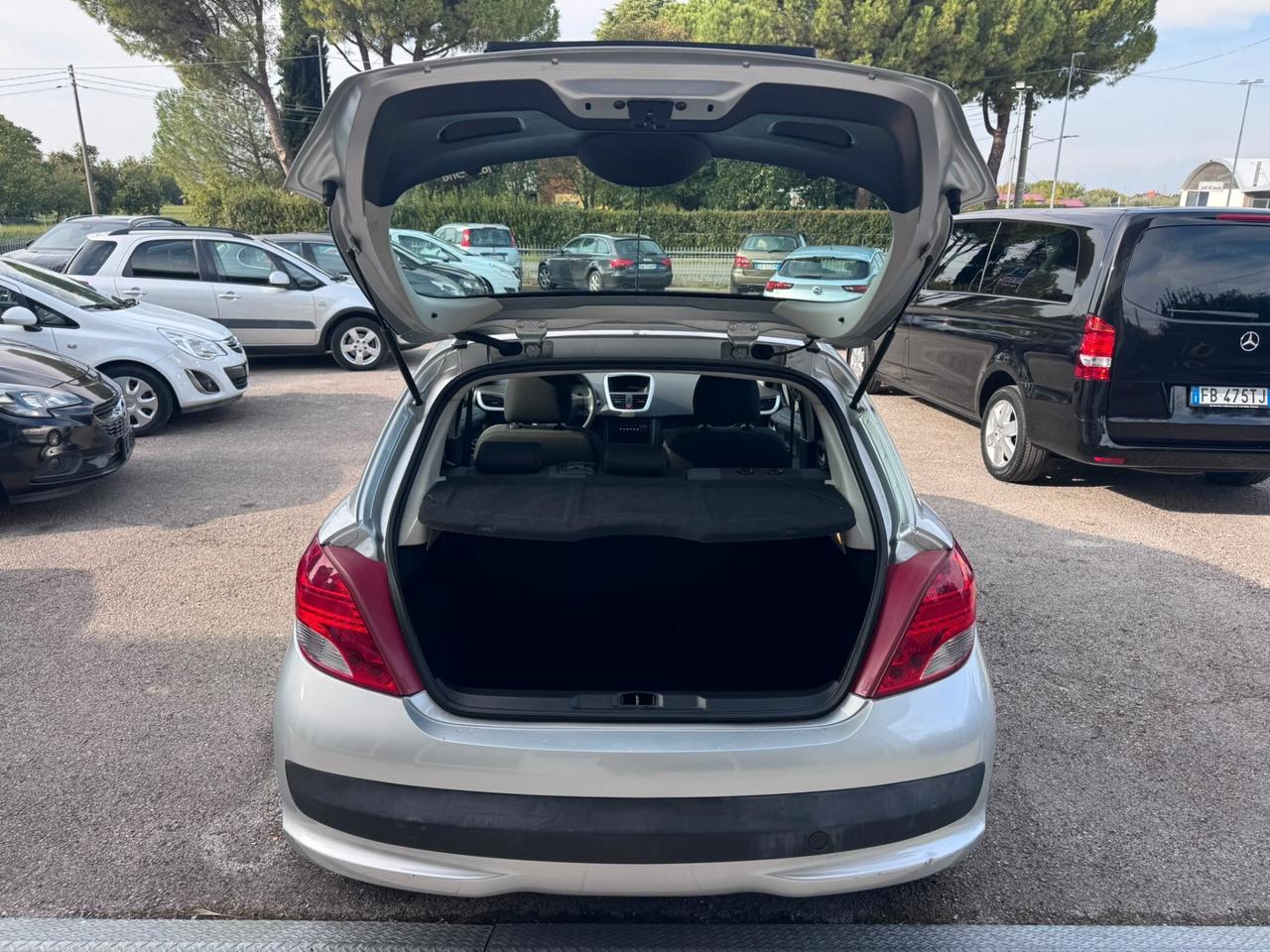 Peugeot 207 1.4 8V 75CV 5p. X Line
