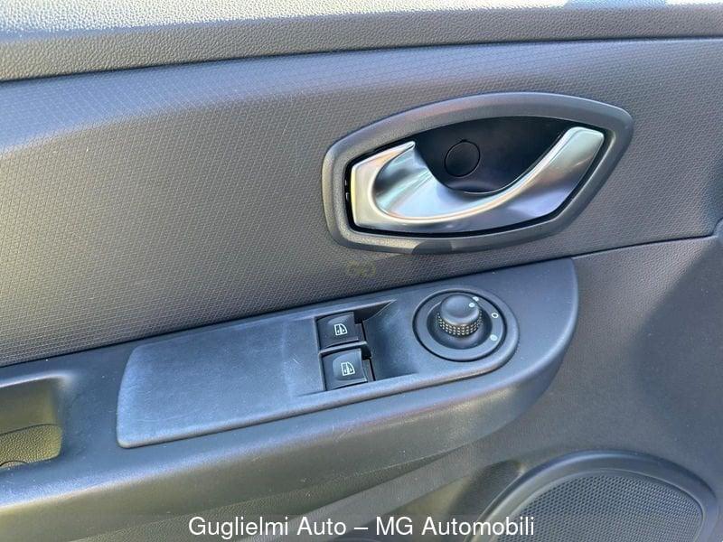 Renault Clio Clio 1.2 75CV 5 porte Life Ok Neopatentati