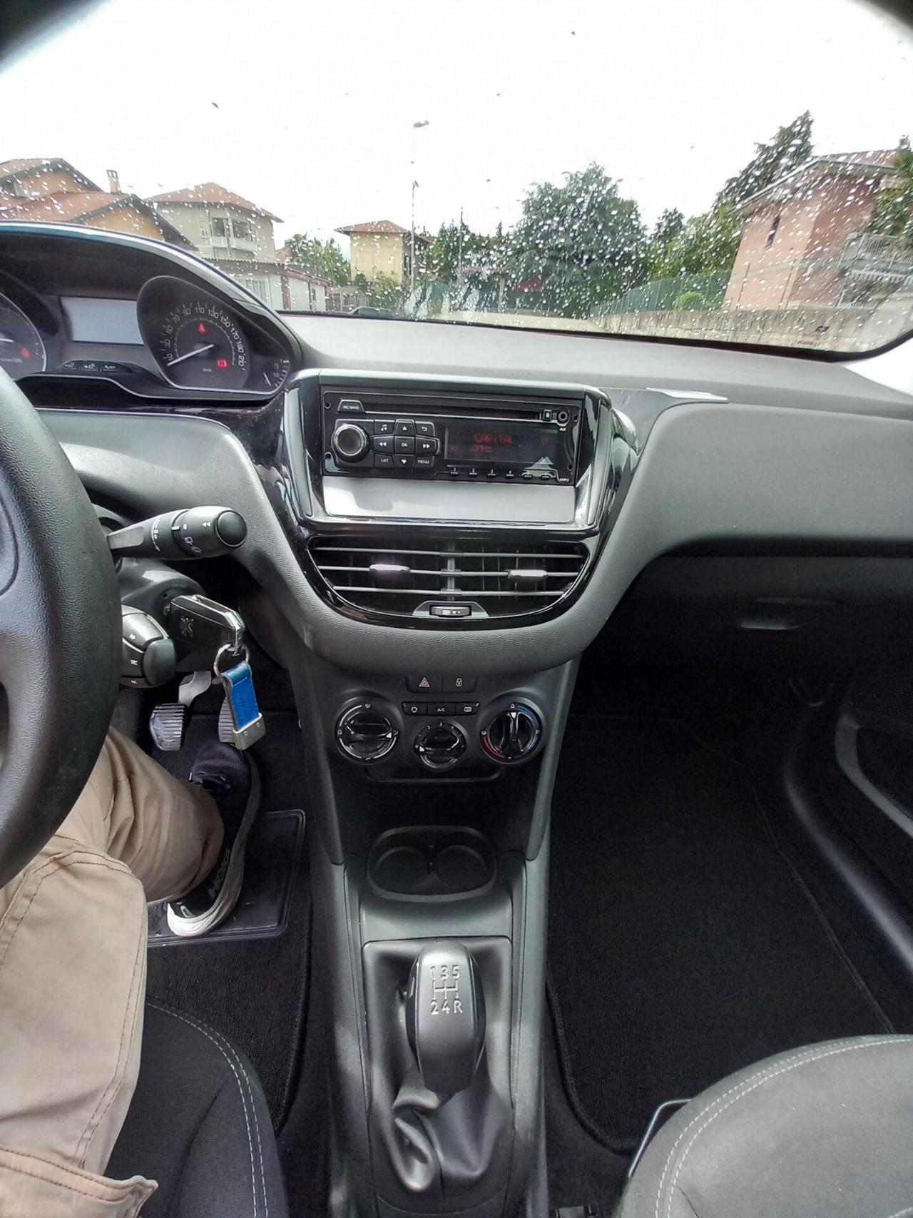 PEUGEOT 208 AUTOCARRO