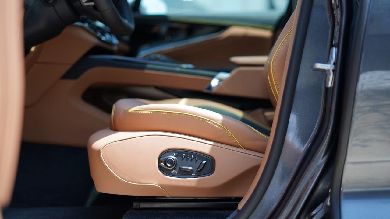 ASTON MARTIN DBX707 4.0