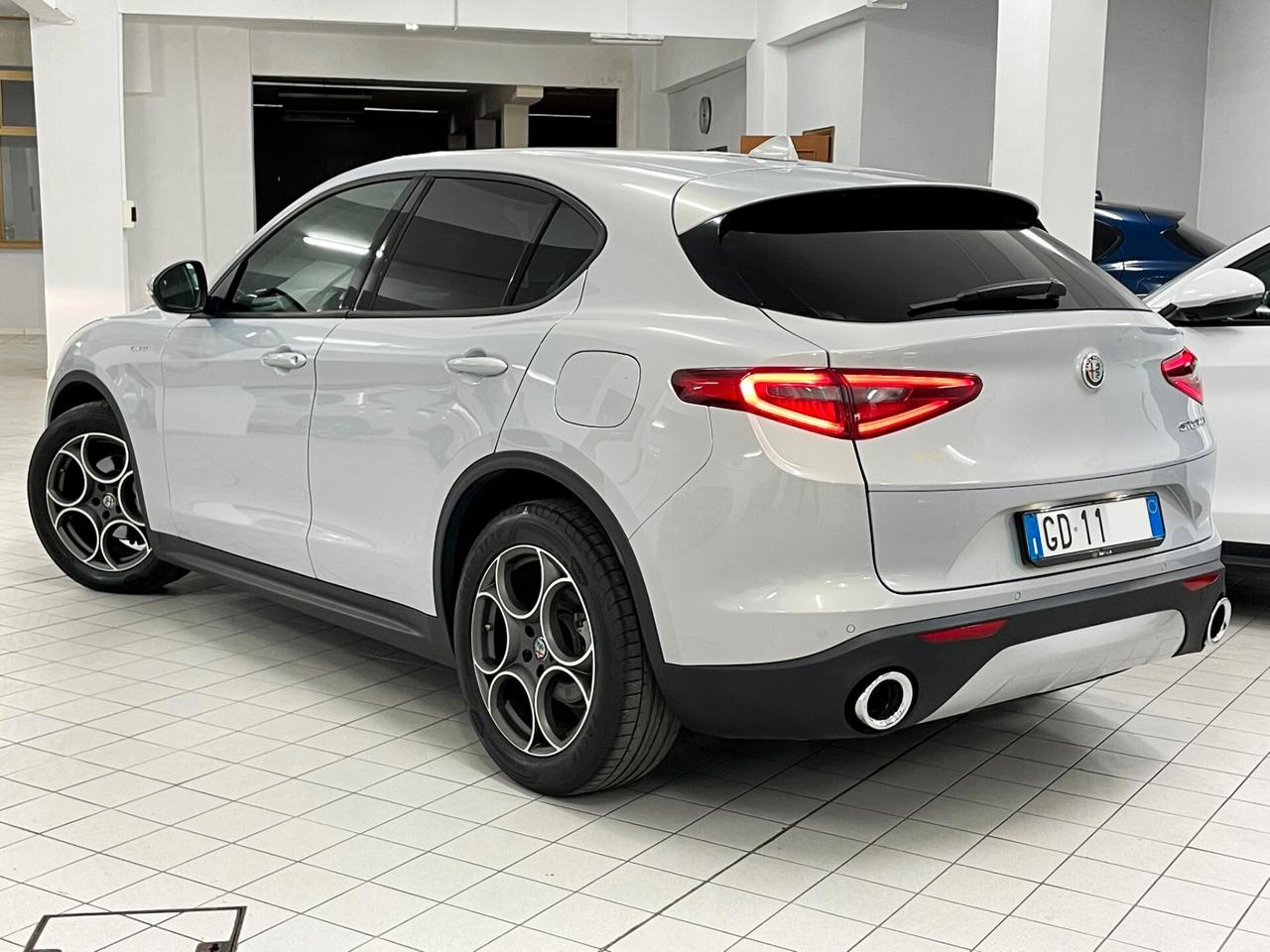 Alfa Romeo Stelvio 2.2 TD 160 CV SPORT-TECH CERCHI 19" VETRI SCURI