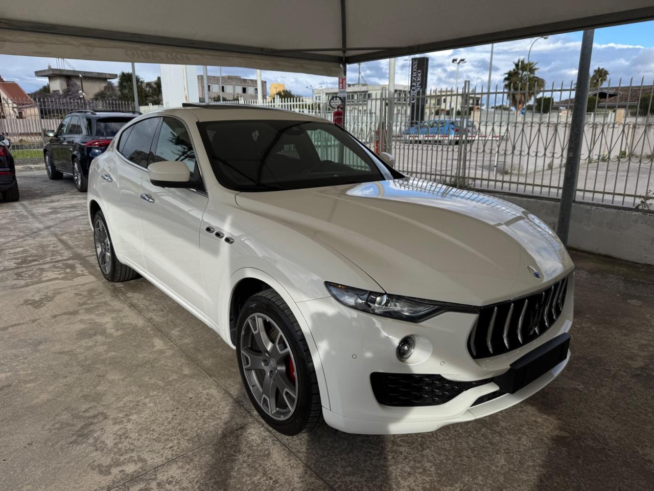 MASERATI LEVANTE V6 275 CV AWD GRANLUSSO / TETTO