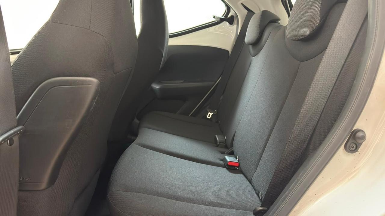 Toyota Aygo Connect 1.0 VVT-i 72 CV 5 porte x-fun