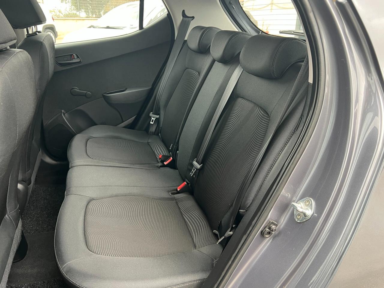 Hyundai i10 1.0 LPGI Econext Login GARANZIA