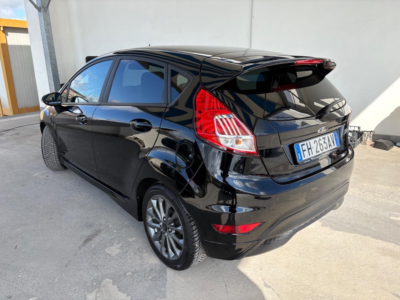 Ford Fiesta 1.5 TDCi 75CV 5 porte ST-Line