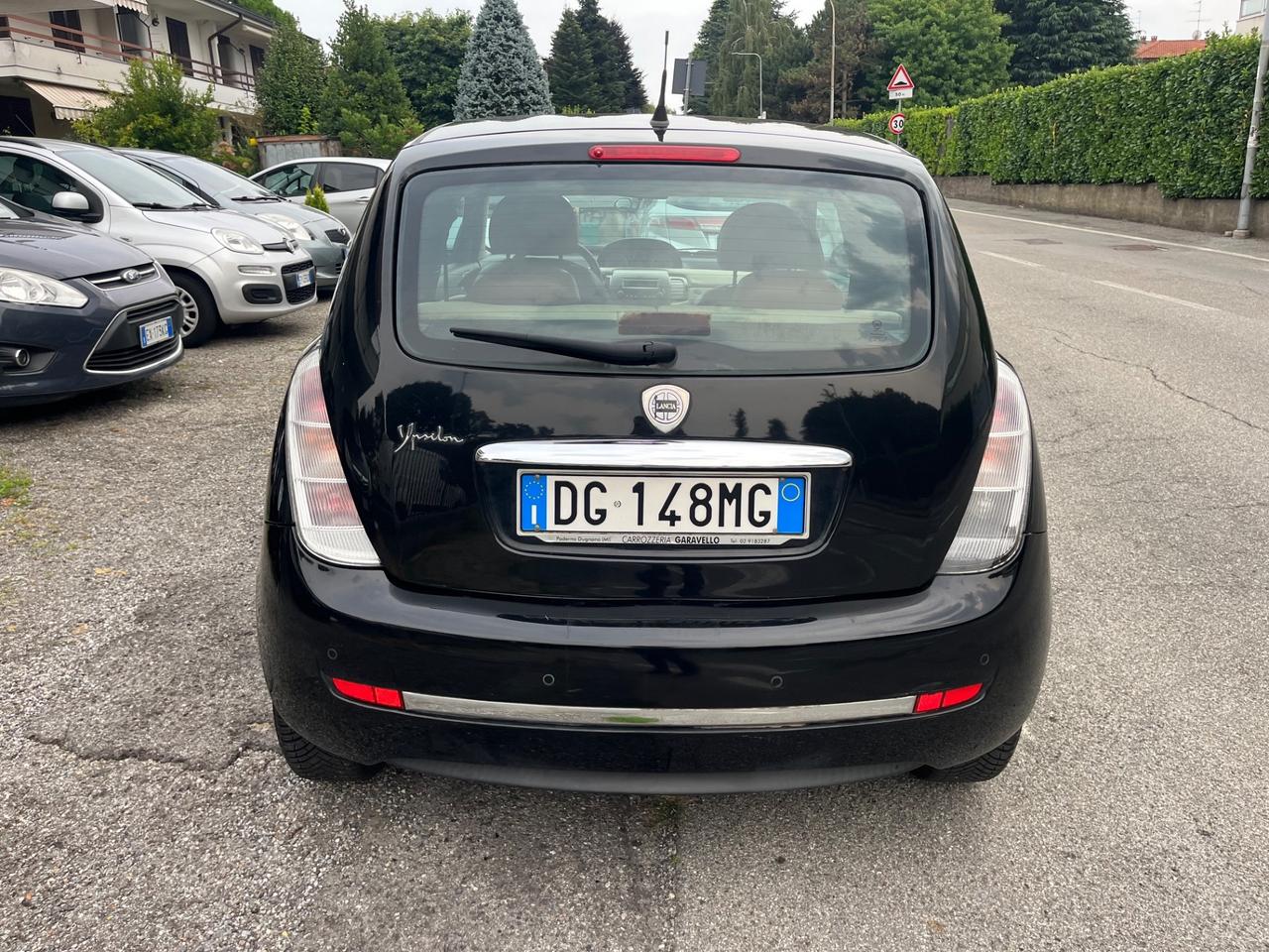 Lancia Ypsilon 1.4 16V Sport MomoDesign