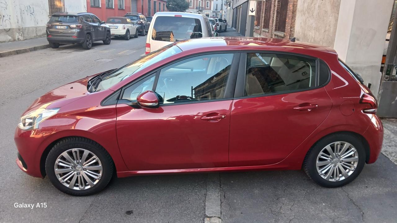 Peugeot 208 PureTech 82 5 porte Allure TAGLIANDATA