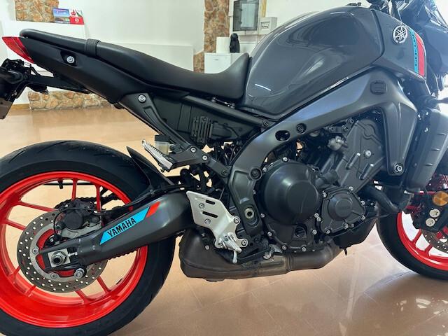 YAMAHA MT 09 CYAN "ABS" KM 18300