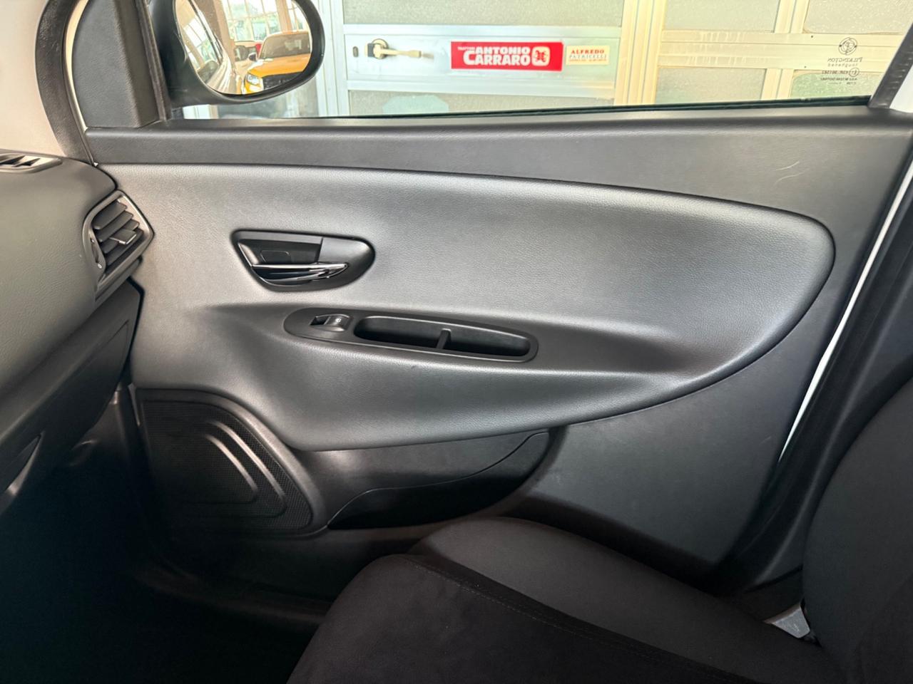 Lancia Ypsilon 1.2 69 CV Unyca da QUALITYCARS PESCARA