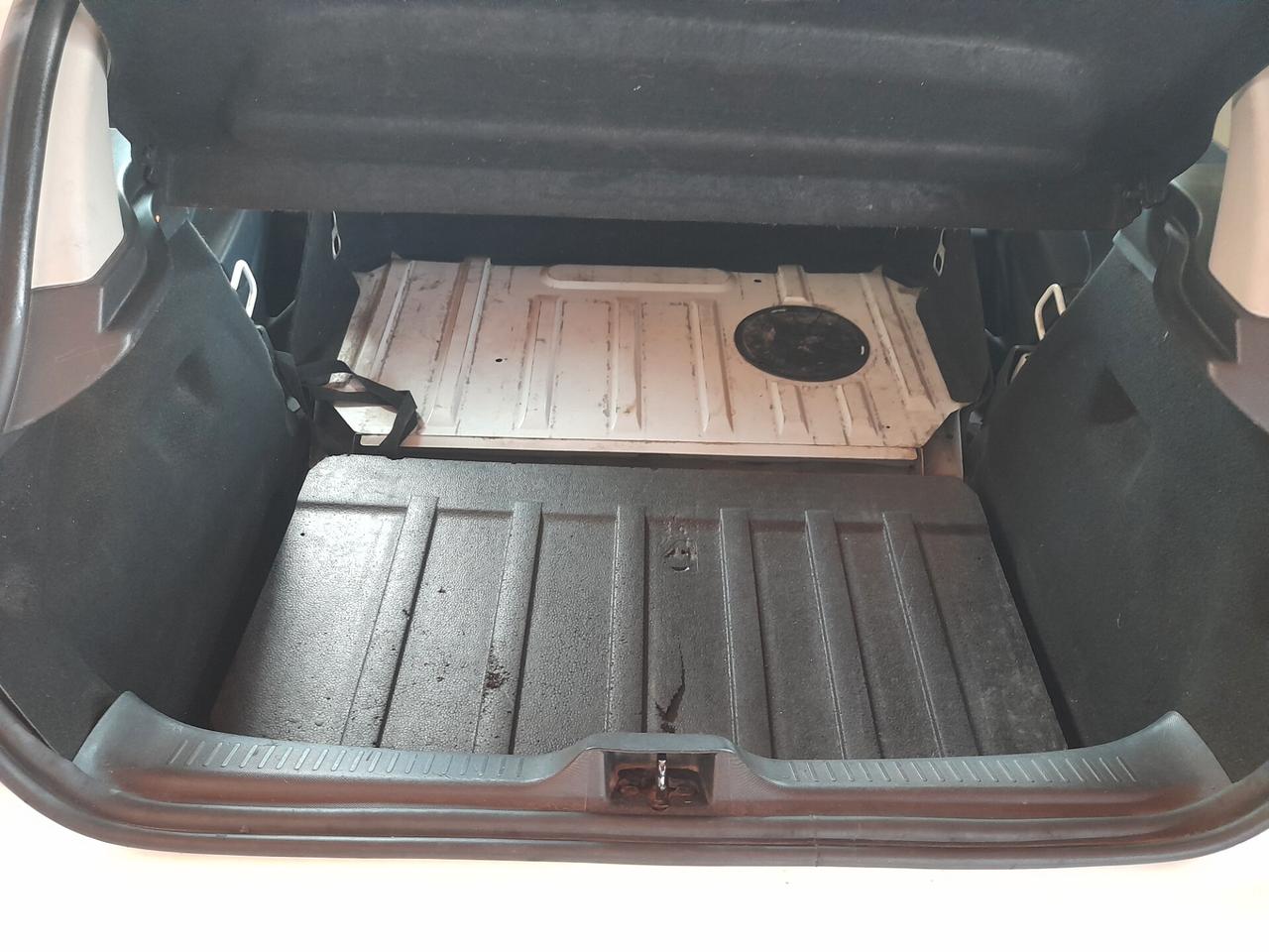Renault Clio 1.5 DCI AUTOCARRO 2 POSTI