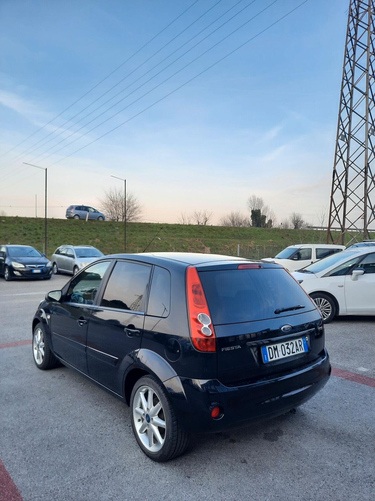 Ford Fiesta 1.4 TDCi 5p. Ghia UNICO.PRO