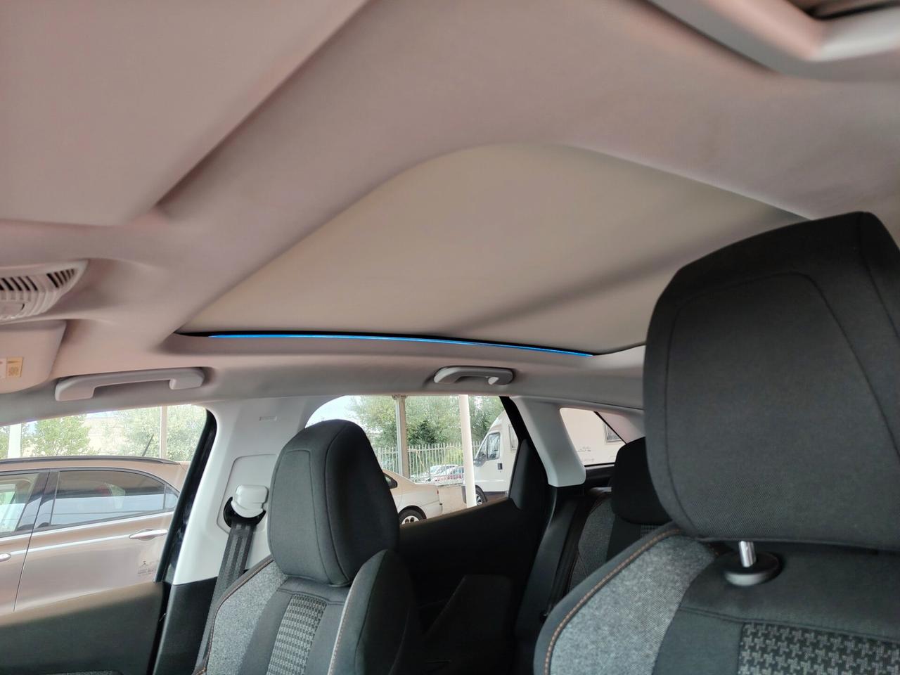 Peugeot 3008 BlueHDi 130 Business sport full opt tetto