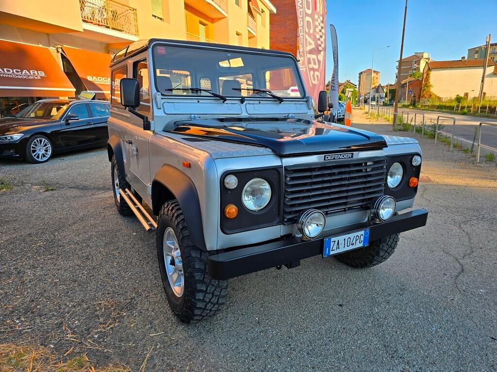 Land Rover Defender 90 TDI 200 RESTAURATA!