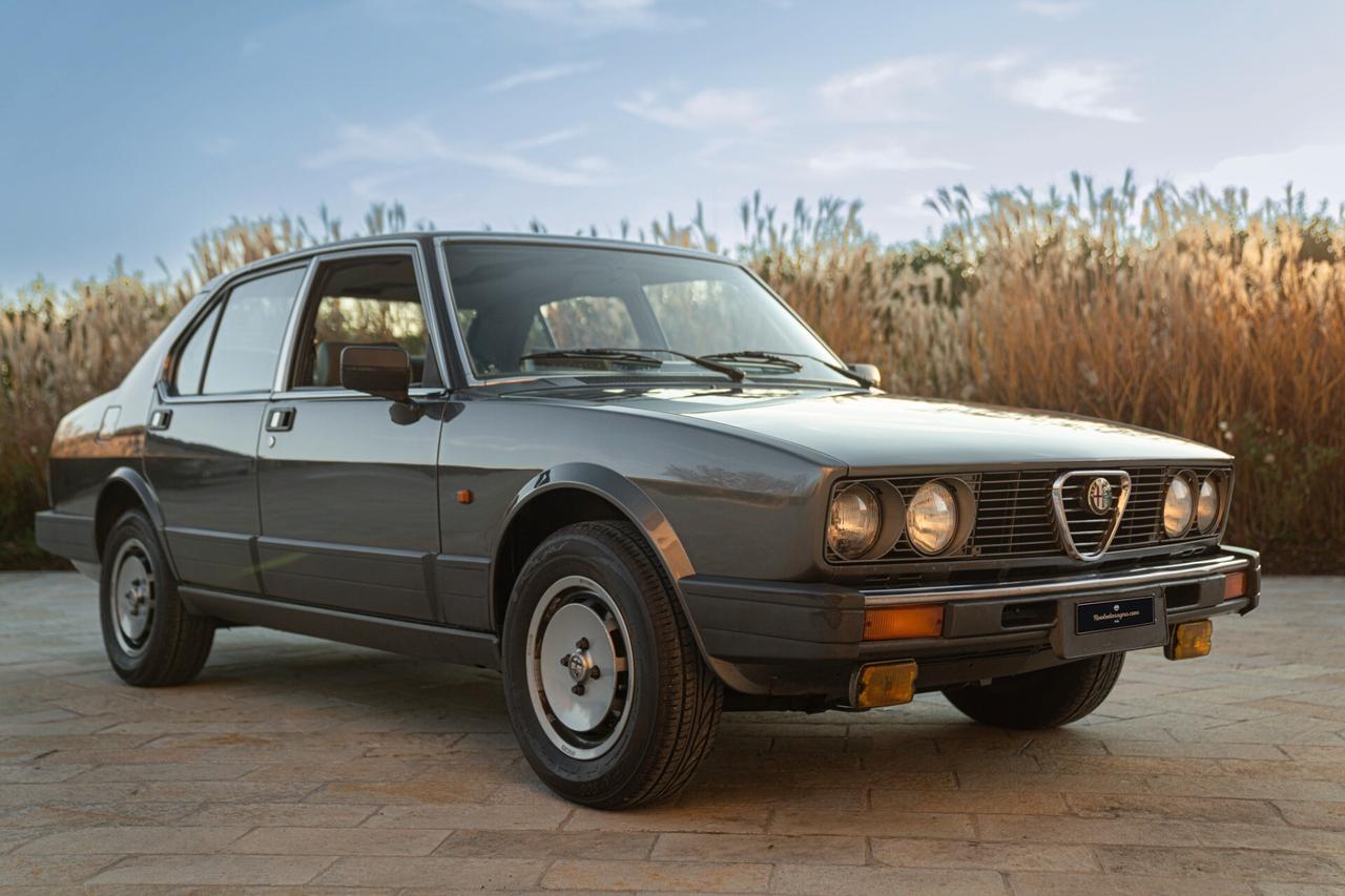 Alfa Romeo Alfetta INIEZIONE QUADRIFOGLIO ORO - ALF00234