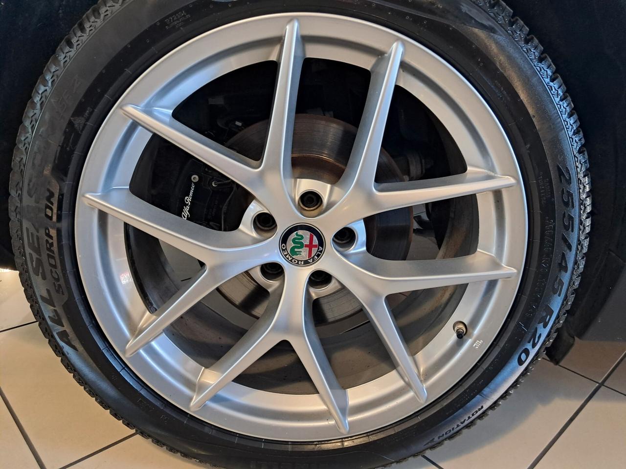 Alfa Romeo Stelvio 2.0 Turbo 280 cv AT8 Q4 Super