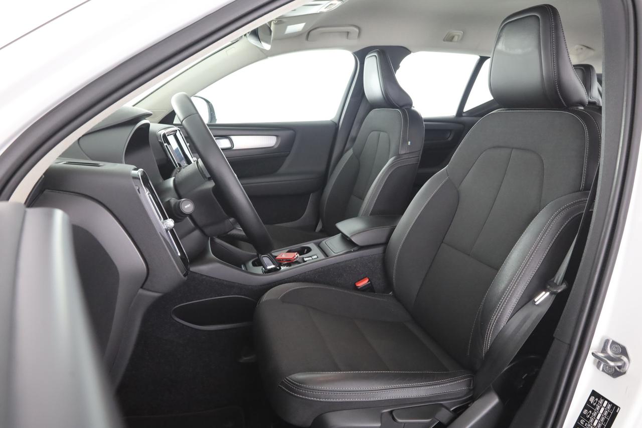 VOLVO XC40 (2017--->) XC40 D4 AWD Geartronic Business Plus/Momentum Pro