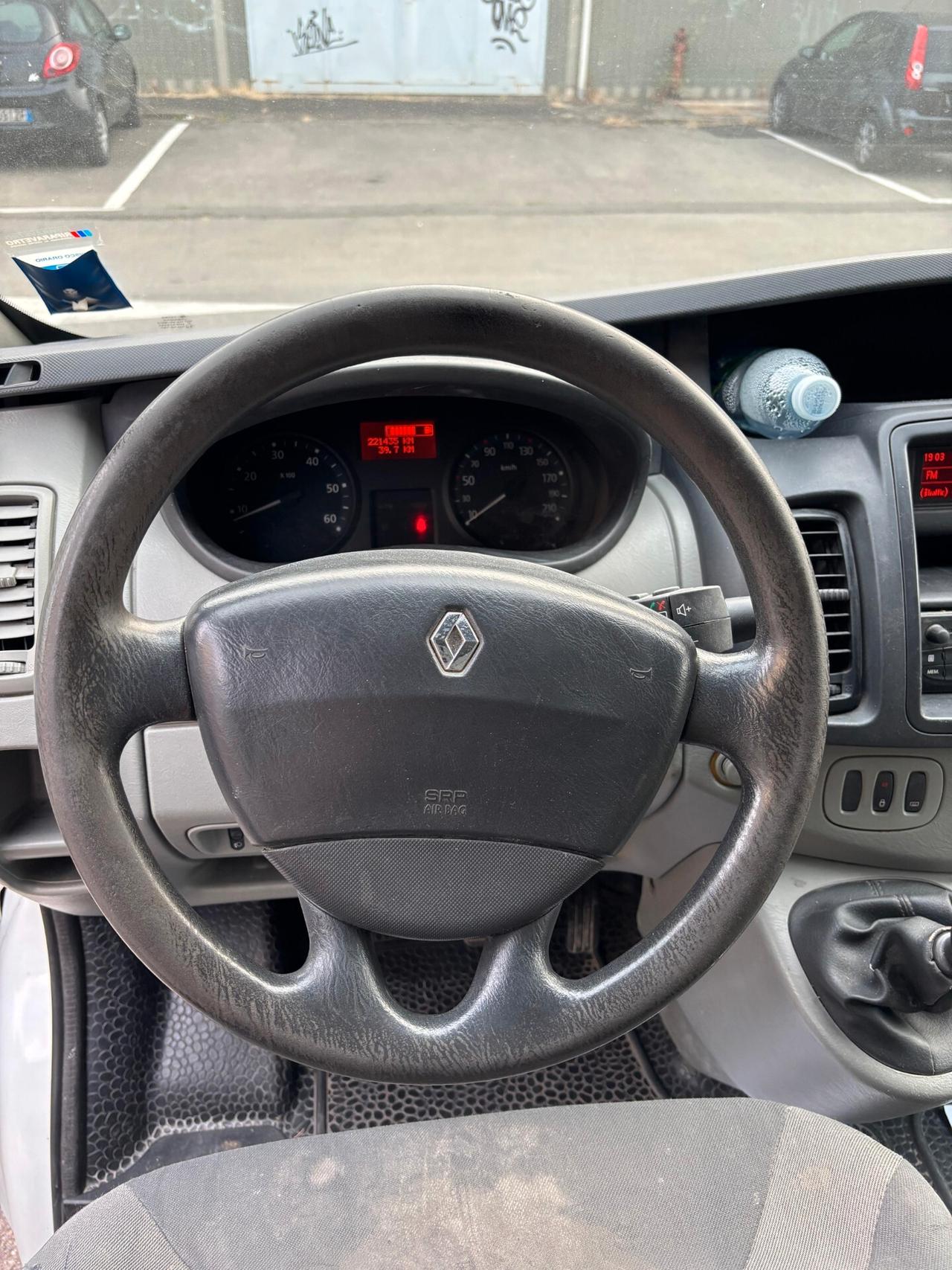 RENAULT TRAFIC