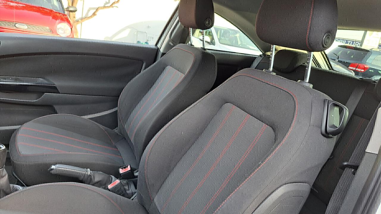 Opel Corsa 1.2 3 porte b-color