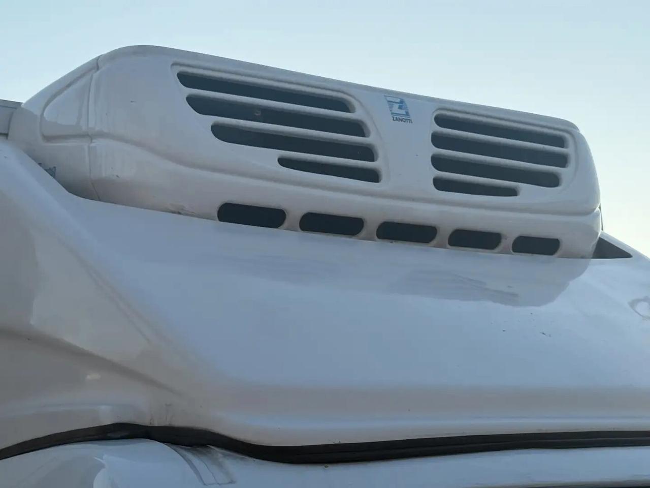 Renault Master 35Q. 145cv FRCX-20 CON GANCIERA A TRE VIE