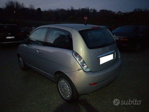 Lancia Ypsilon 1.2 8V Oro