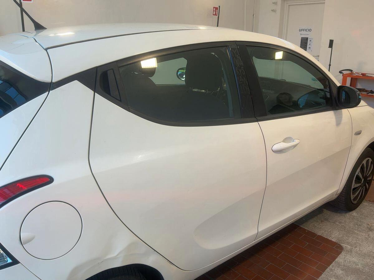 Lancia Ypsilon 1.2 69 CV ELEFANTINO