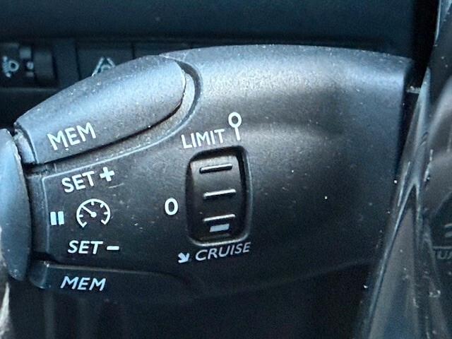 Peugeot 208 1.2 75 cv ok neopatentati