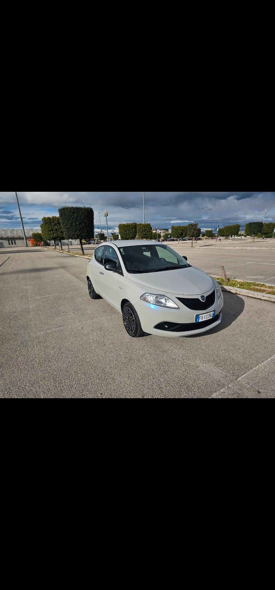 Lancia Ypsilon 1.2 69 CV 5 porte Platinum