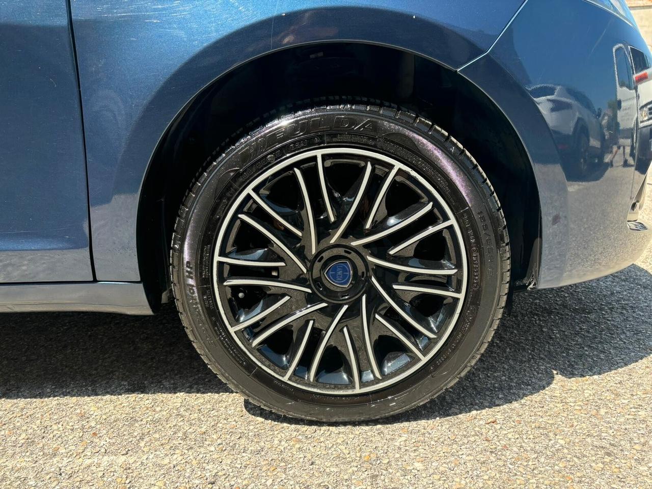 Lancia Ypsilon 1.0 FireFly 5 porte S&S Hybrid Gold - NEOPATENTATI