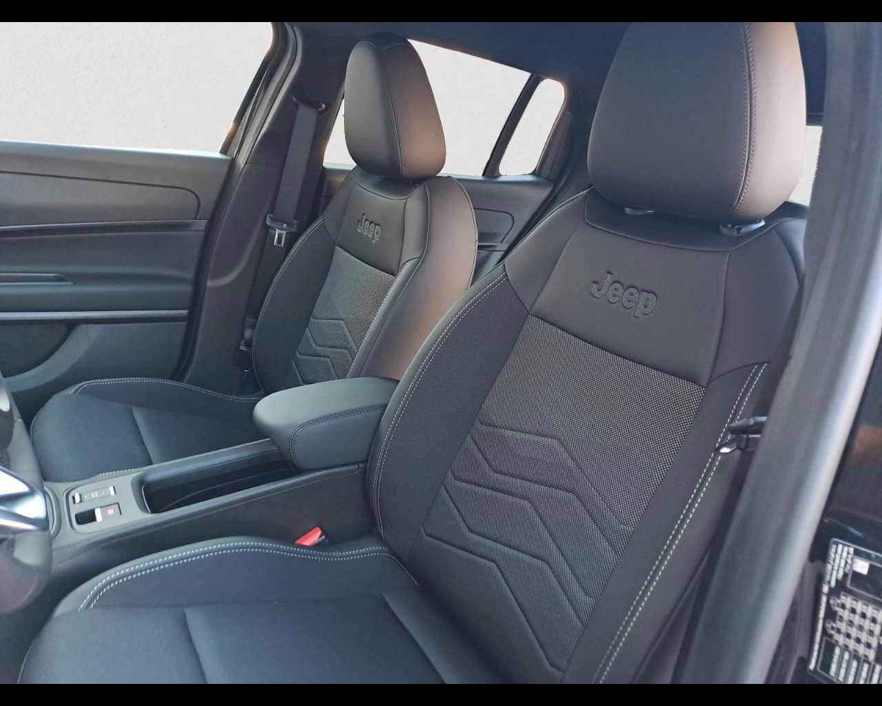 JEEP AVENGER - AVENGER E-HYBRID BLACK EDITION