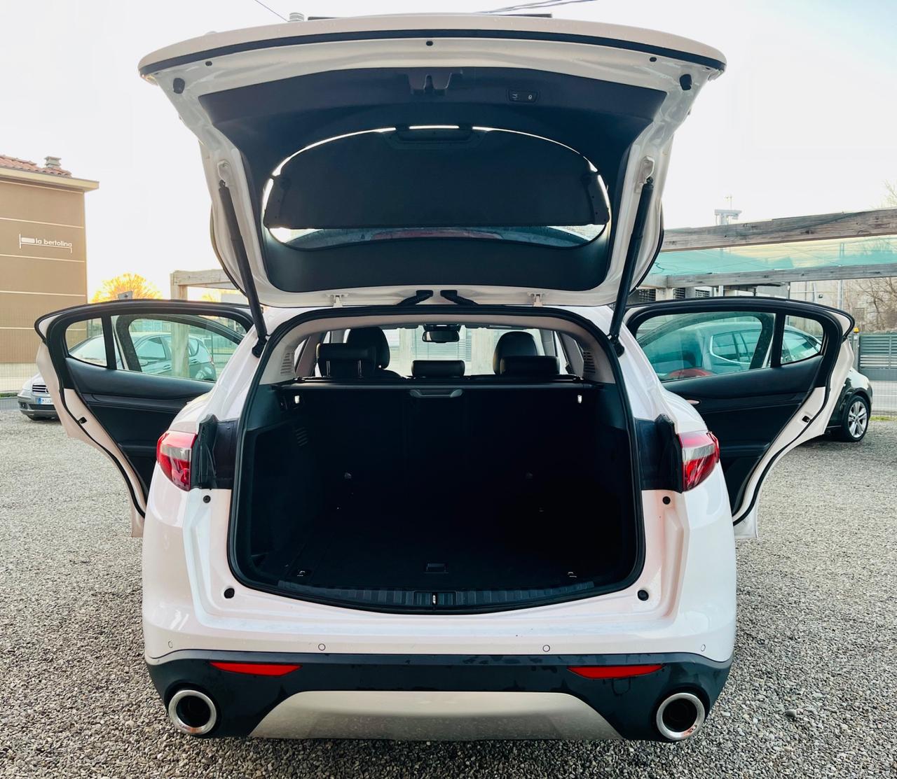 Alfa Romeo Stelvio PERFETTA!