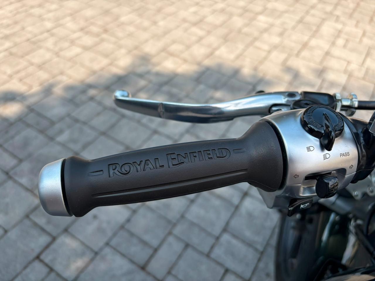Royal Enfield Super Meteor Pari al nuovo ..SUPER ACCESSORIATA