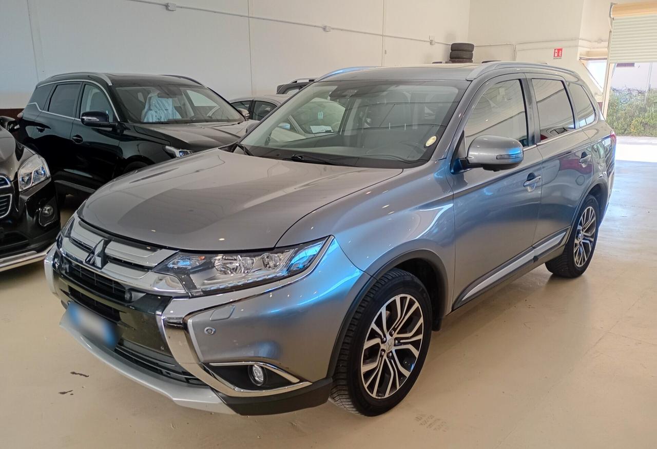 Mitsubishi Outlander 2.2 DI-D 4WD Instyle Plus SDA 7 posti
