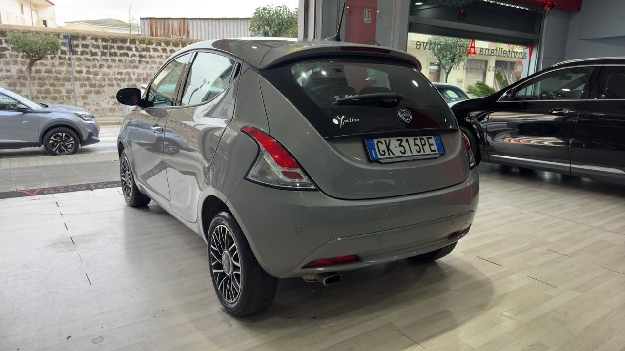 Lancia Ypsilon 1.2 69 CV 5 porte GPL Alberta Ferretti