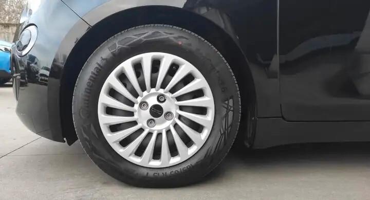 Fiat 500e Berlina 23.8 kWh Action