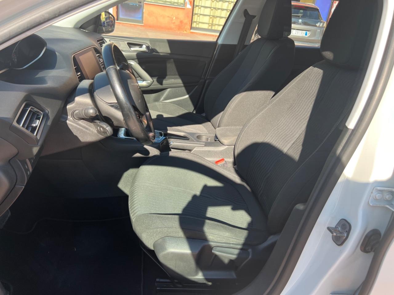 Peugeot 308 BlueHDi 120 S&S EAT6 SW Allure