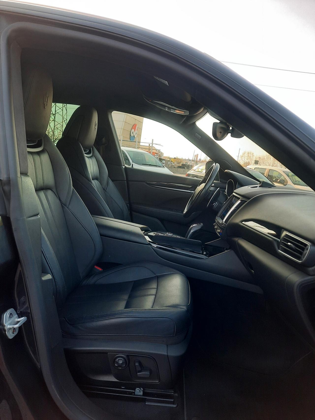 Maserati Levante V6 Diesel Q4 AWD Granlusso IVA DETRAIBILE