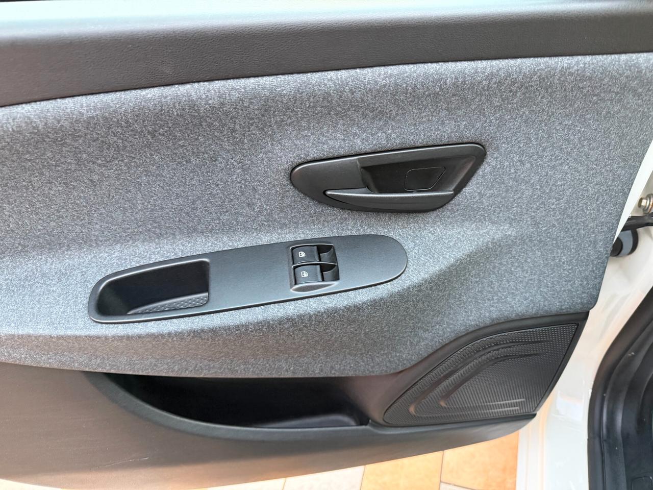 Lancia Ypsilon 1.2 69 cv. ELEFANTINO BLU